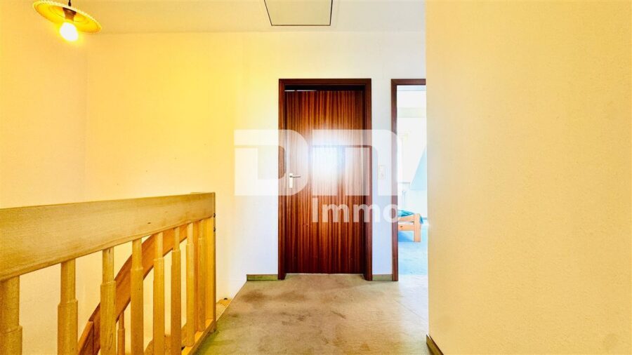 Charmantes Wohnglück - Ihr neues Zuhause mit Carport / Terrasse und großem Gartenbereich - OG / DG Flur / Diele / Treppenaufgang